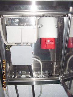 Elektrische Installation in Metallgehäuse