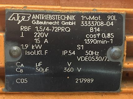 Typenschild eines Elektromotors