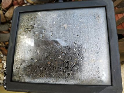 Verschmutztes oder beschlagenes Display in Gehäuse