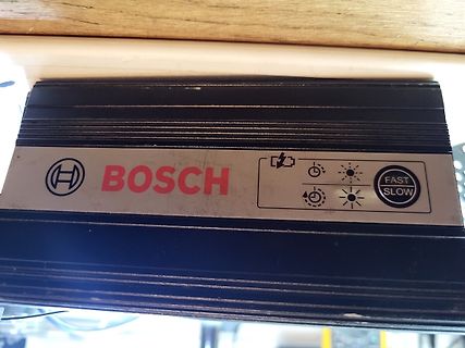 Bosch Ladegerät mit Funktionsanzeige
