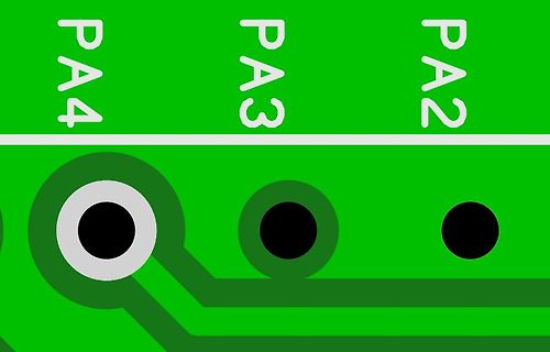 Ausschnitt eines PCB-Layouts mit Pin-Beschriftungen