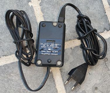 Netzteil mit Kabel und Stecker