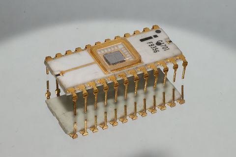 Mikrochip in Keramikgehäuse