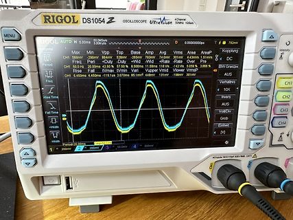 Rigol DS1054Z Oszilloskop mit Sinuswelle