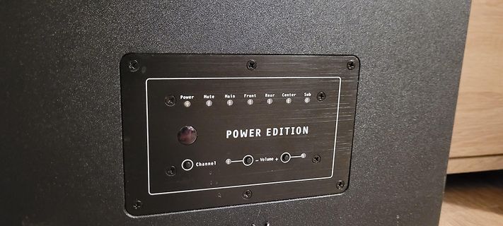 Rückseite eines Audio-Verstärkers
