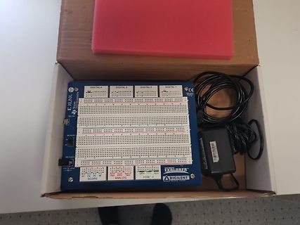 Digilent Explorer FPGA Board in einem Karton
