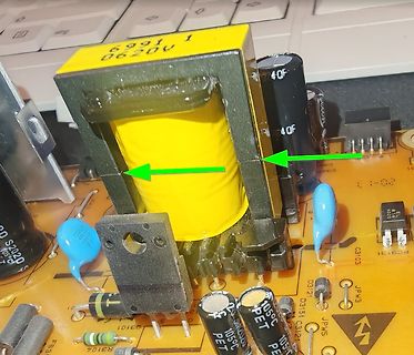 Leiterplatte mit Transformator und elektronischen Bauteilen