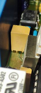 Nahaufnahme elektronischer Bauteile auf einer Leiterplatte