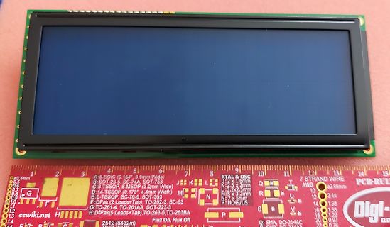 LCD-Display auf roter Leiterplatte