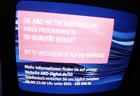 Abfotografierter Fernseher mit Informationstext zur SD-Qualität