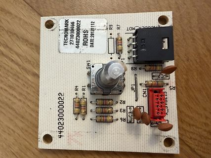 Bestückte Leiterplatte mit Potentiometer und Widerständen