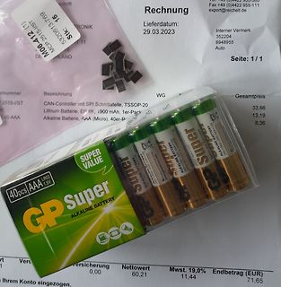 GP Super AAA Alkaline Batterien auf einer Rechnung