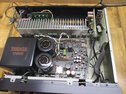 Innenansicht eines Yamaha Verstärkers