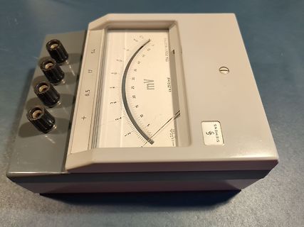 Analoges Millivoltmeter von Siemens