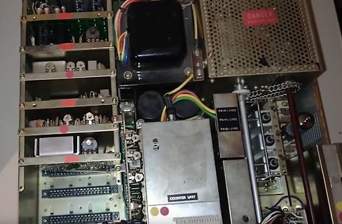 Innenansicht eines elektronischen Geräts mit Modulen