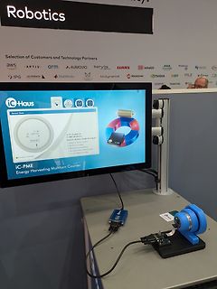 Messaufbau mit Monitor und Sensorik