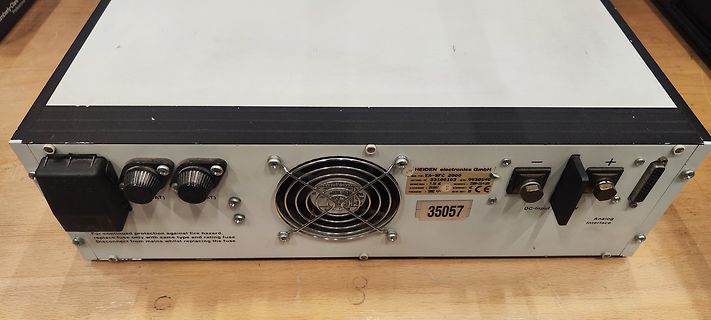Rückseite eines HEIDEN electronics Netzteils