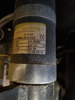 Typenschild eines Rotek Kondensators
