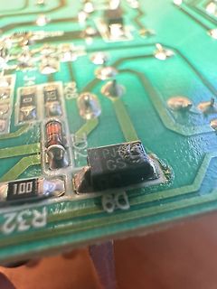 Nahaufnahme einer Leiterplatte mit elektronischen Bauteilen