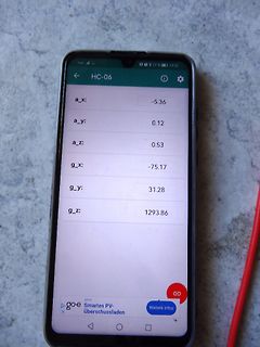 Smartphone mit Sensordaten-Anzeige