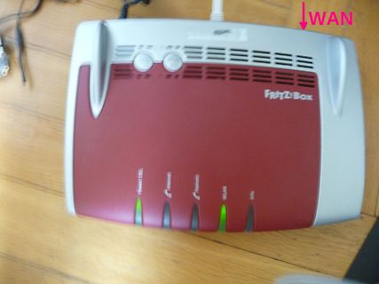 FRITZ!Box Router mit leuchtenden LEDs