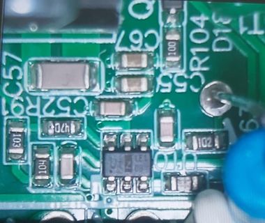 Nahaufnahme einer Leiterplatte mit SMD-Bauteilen