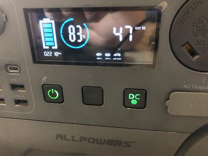 Display einer Powerstation mit Ladestatus