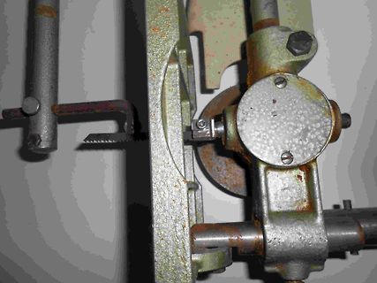 Mechanische Vorrichtung mit Metallteilen