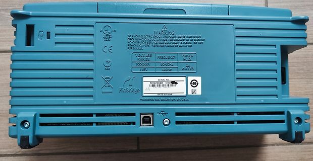 Rückseite eines Tektronix Oszilloskops