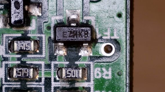 Nahaufnahme einer Leiterplatte mit SMD-Bauteilen