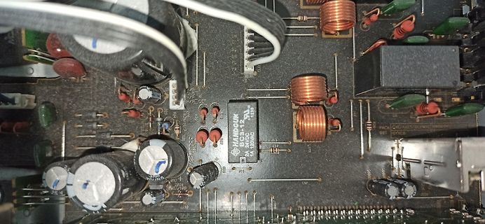 Nahaufnahme einer Leiterplatte mit elektronischen Bauteilen