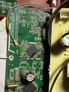 Nahaufnahme einer Leiterplatte mit elektronischen Bauteilen