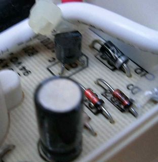 Nahaufnahme einer Leiterplatte mit elektronischen Bauteilen