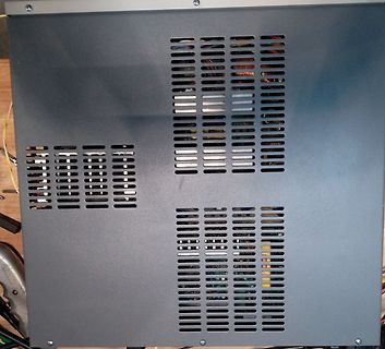 Gehäuse eines elektronischen Geräts mit Lüftungsschlitzen