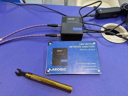 Karogic VNB-60 Vektor-Netzwerkanalysator mit Verpackung und Werkzeug