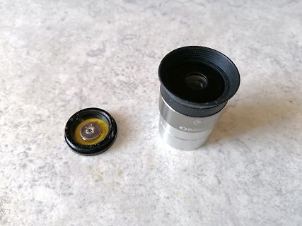 Okular und Abdeckkappe eines Mikroskops
