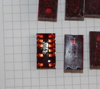 Elektronische Bauteile auf Gitterpapier