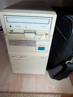 Alter beige Tower-PC Gehäuse