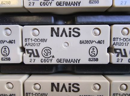 Nahaufnahme eines NAIS ST1-DC48V Relais