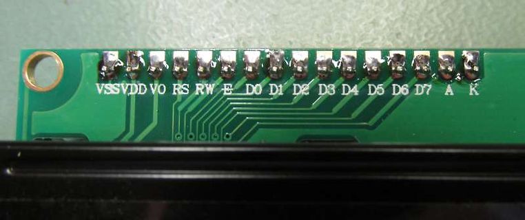 Beschriftung der Pins eines LCD-Moduls auf einer Leiterplatte