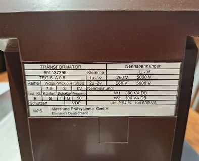 Typenschild eines Transformators