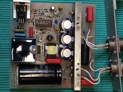 Leiterplatte eines Netzteils mit Elektrolytkondensatoren