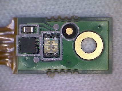 Makroaufnahme einer kleinen Leiterplatte mit SMD-Bauteilen