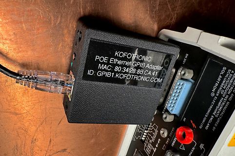 Kofotronic POE Ethernet GPIB Adapter an Messgerät