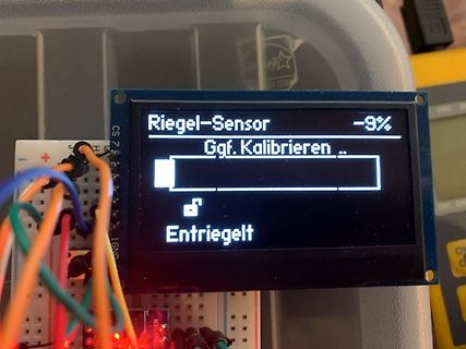 Display eines Mikrocontroller-Aufbaus auf Breadboard