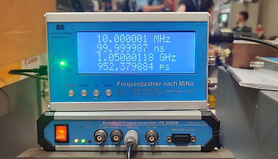 Frequenzzähler und Rubidium Frequenznormal