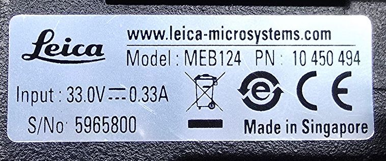 Typenschild eines Leica-Geräts