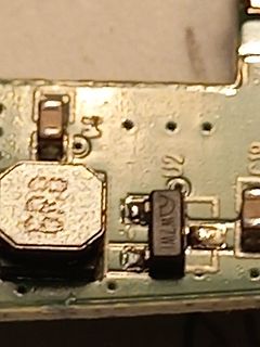 Nahaufnahme einer Leiterplatte mit elektronischen Bauteilen