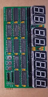 Leiterplatte mit 7-Segment-Anzeigen und Logik-ICs