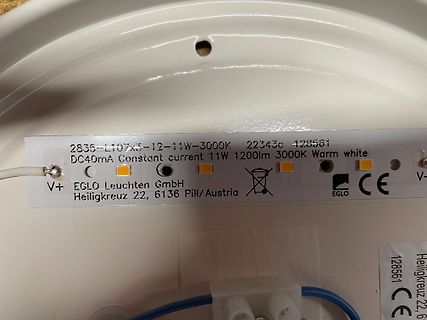 Aufkleber einer LED-Leuchte mit technischen Daten